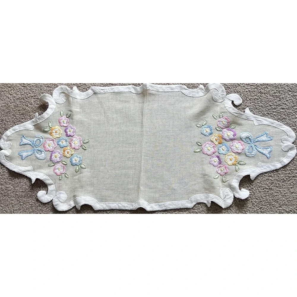 Embroidered‎ Doily Runner Dresser Scarf Multi Colored Very Pretty Vintage 1930's